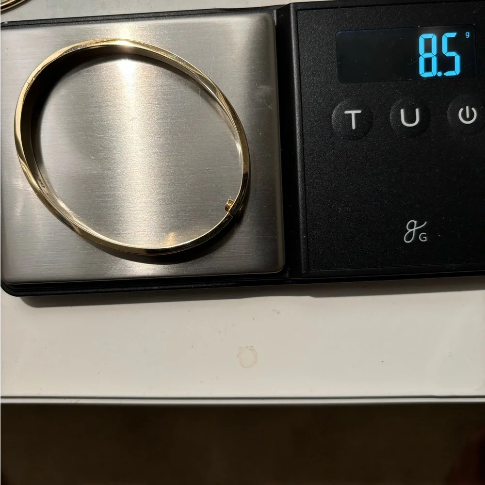 18k Solid Gold Bangle - Picture 5 of 5